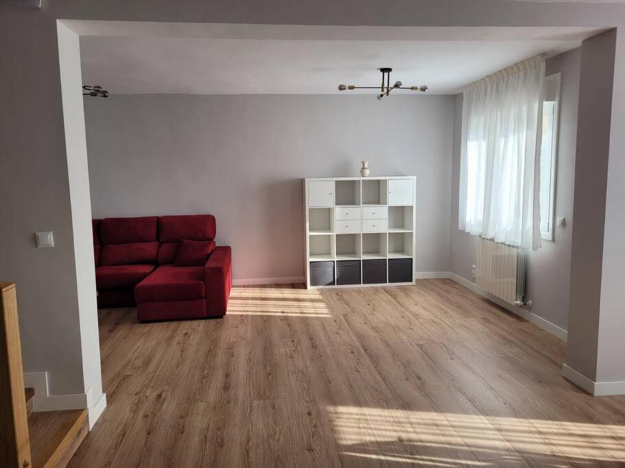 Casa Julio, Bonita Casa Comoda Y Espaciosa, Totalmente Reformada Con Terraza Y Jardin Privado Рьесу Экстерьер фото