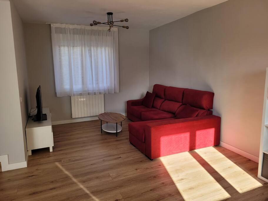 Casa Julio, Bonita Casa Comoda Y Espaciosa, Totalmente Reformada Con Terraza Y Jardin Privado Рьесу Экстерьер фото