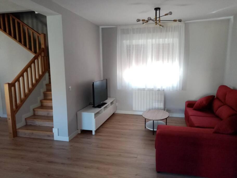 Casa Julio, Bonita Casa Comoda Y Espaciosa, Totalmente Reformada Con Terraza Y Jardin Privado Рьесу Экстерьер фото